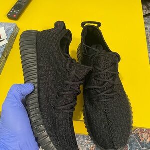 Adidas Yeezy Boost 350 'Pirate Black' Sneakers